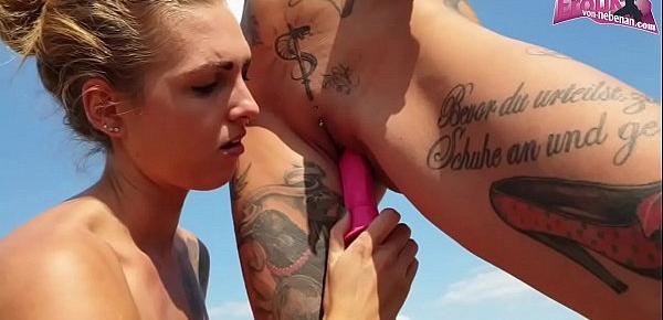  Deutsche Amateur Freundinnen machen einen Outdoor Dreier mit anal FFM